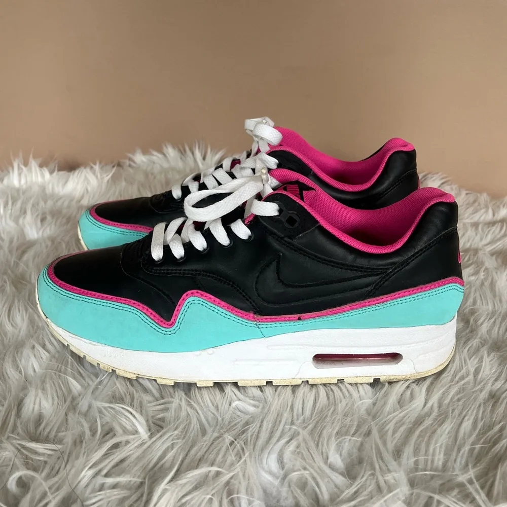 {Nike} Air Max Sneaker South Beach Edition - Size Youth 7